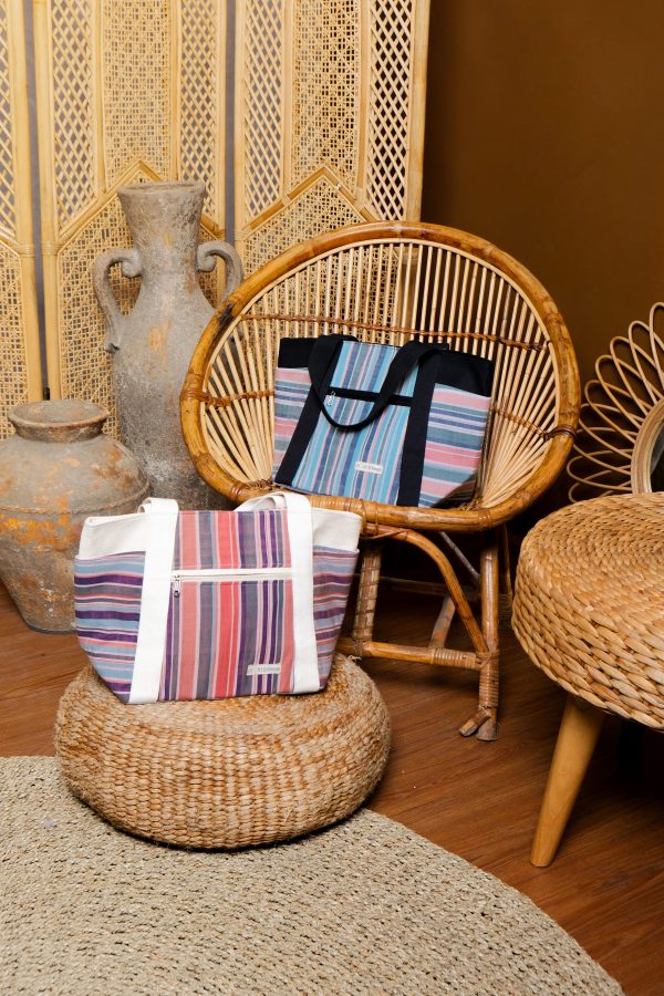 Two tote bag in different colors on rattan chair