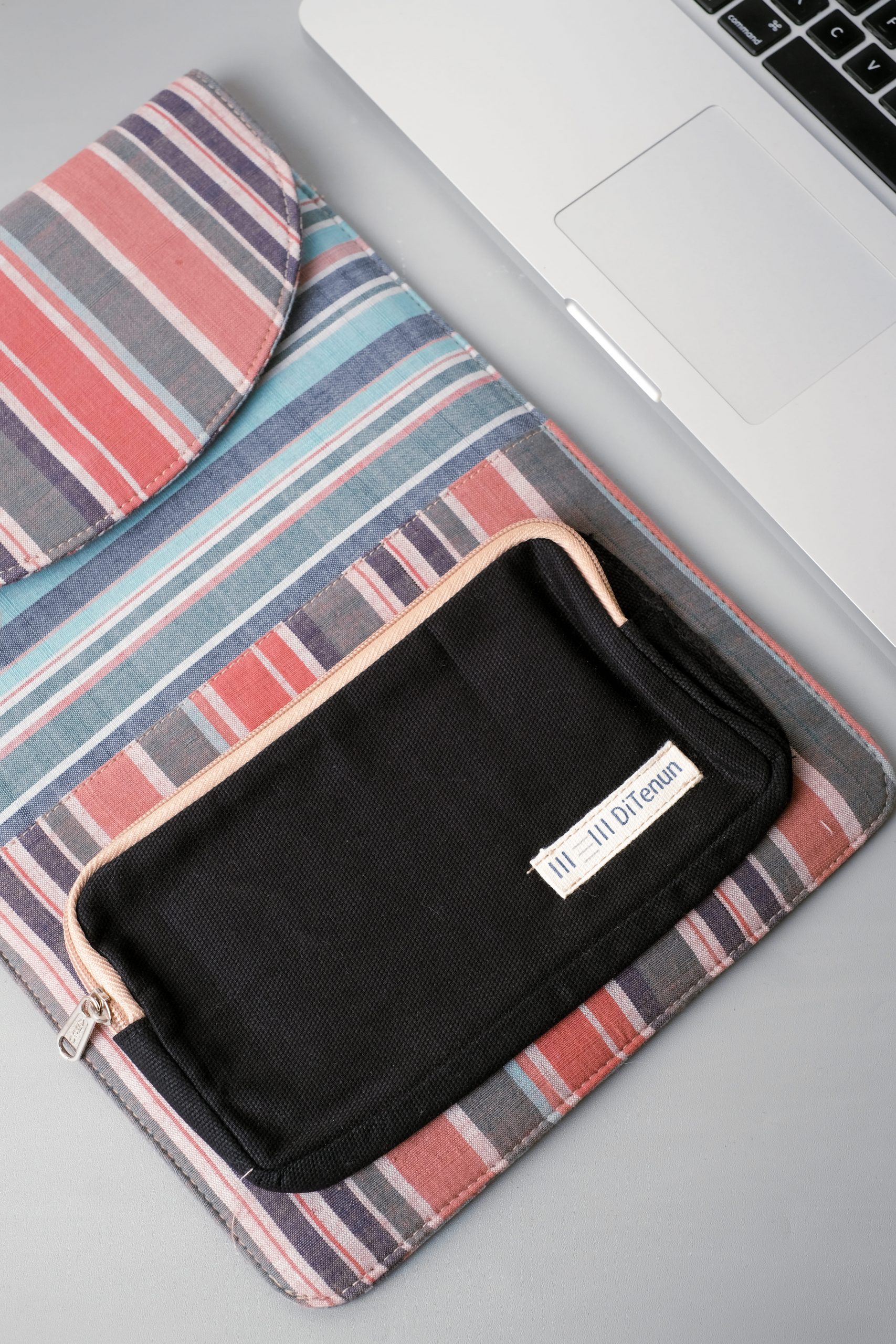 Custodia Riva Case 8203 Per Laptop 13.3 Pollici – Nero, Poliestere Ad Alta Densità, Con Tasca Organizer